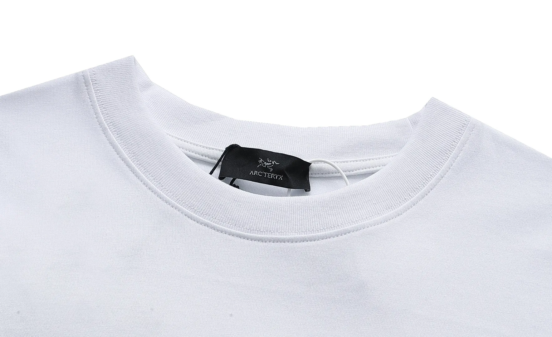 Quality《Arc’teryx~ 》2024New Arrival T , Versatile Quality ‼ 32 G ‼ T 🤪 Sizes：S-M-L-XL-2XL ：Black White、 Same Style